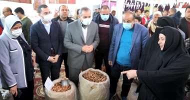 محافظ كفر الشيخ ونائبه يفتتحان رابع معارض "محاربة الغلاء" للسلع الغذائية