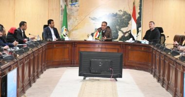 محافظ الفيوم يتابع مع المسئولين الاستعداد لحملة التطعيم ضد مرض شلل الأطفال