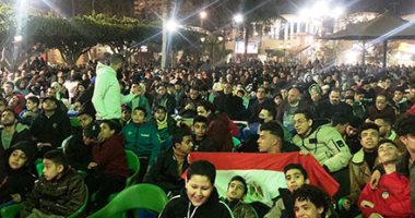 فرحة شباب المنصورة بتقدم المنتخب الوطني على السنغال في الشوط الأول.. فيديو