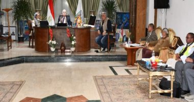 محافظ جنوب سيناء يتابع موقف مشروعات الحديقة المركزية ومحطات إنتاج الكهرباء