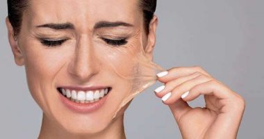 تجنب الماء الساخن ضروري.. 4 علامات على تقشير البشرة المفرط وهذه طرق العلاج