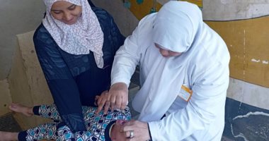 وكيل الصحة بأسوان يتفقد أعمال الحملة القومية للتطعيم ضد شلل الأطفال.. صور