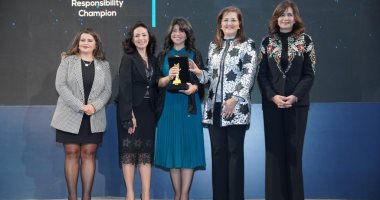 وزيرة التخطيط والتنمية الاقتصادية تشارك فى احتفالية قمة مصر للأفضل 2022