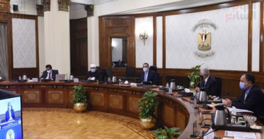 الحكومة تعلن تخفيف الإجراءات الاحترازية.. تسمح بإقامة موائد الرحمن فى رمضان وفتح دور المناسبات بالمساجد.. وتمد مواعيد غلق المحال والمطاعم والمقاهى لـ2 صباحا..  وتوافق على إقامة الأفراح بالقاعات المغلقة بالفنادق