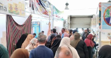 بتخفيضات 30%.. اللحمة بـ110 جنيهات والسكر 10 فى "أهلا رمضان" بالمنيا (فيديو)