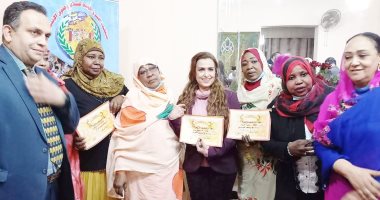 تكريم الفنانة سيمون بالدورة 52 لمنتدى دور المرأة فى التنمية.. صور