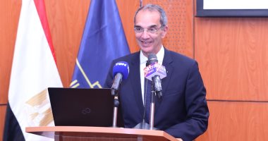 وزير الاتصالات: التكنولوجيا توفر للمرأة آليات العمل عن بعد 