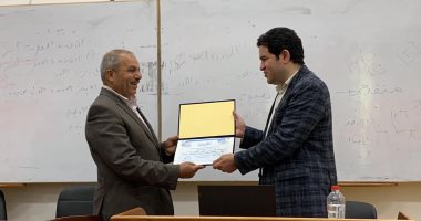 "فن كتابة المقال".. محاضرة للكاتب الصحفي محمد طنطاوي في جامعة السويس.. صور