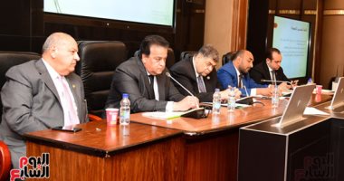 نقيب الأطباء يطالب بحلول حاسمة لملف التكليف وعلاج مشكلة الهجرة 