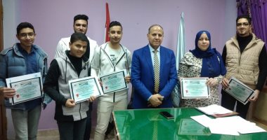 محافظ كفر الشيخ ووكيل التعليم يكرمان الطلاب الأوئل على مستوى الجمهورية