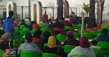شاشة عرض عملاقة وأعلام مصر بنادى بنها الرياضى لعرض مباراة مصر والسنغال.. لايف