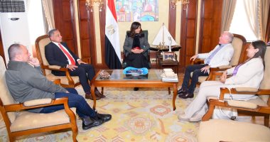 وزيرة الهجرة تستقبل خبيرا مصريا فى الصناعات الخضراء وتدوير المخلفات بأستراليا