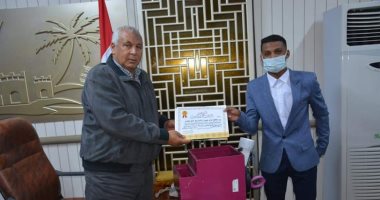 محافظ الوادى الجديد يكرم ثالث الجمهورية بالمسابقة الدولية للعلوم والهندسة