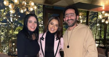 بلقيس مع أحمد حلمى ومنى زكى .. وتعلق: "بحبكم جدا وبحب روحكم "