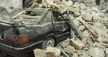 تهشم سيارتين بسبب انهيار عقار قديم خالى من السكان بالإسكندرية