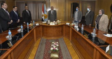 محافظ أسيوط يستقبل نائب وزير الصحة ويعقدان اجتماعًا مع أعضاء لجان حماية الطفولة
