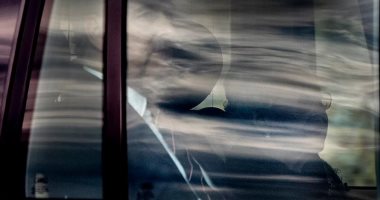 الملكة اليزابيث تغادر لدير وستمنستر أبى رفقة الأمير أندرو لحفل تأبين زوجها الراحل