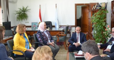 نائب رئيس جامعة الإسكندرية يستقبل وفد جامعة بريوس باليونان لبحث التعاون