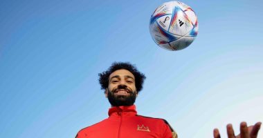 أحمد شوبير ينشر صورة محمد صلاح مع الكرة الرسمية لبطولة كأس العالم
