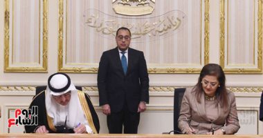 رئيس الوزراء يشهد توقيع اتفاقية "صندوق الاستثمارات العامة السعودى" فى مصر