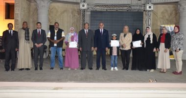 رئيس جامعة الأقصر يكرم الفائزات بمسابقة الأم المثالية.. صور