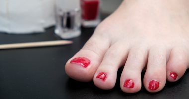 وفري وفلوسك.. اعرفى إزاى تعملى باديكير احترافي لنفسك في البيت