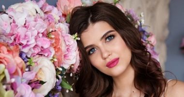 عشان ما تحسيش بالإحراج ..إزاى تحافظى على مكياجك طول فصل الربيع