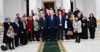 رئيس مجلس النواب يلتقى سيدات عاملات بالأمانة العامة للمجلس للتهنئة بعيد الأم