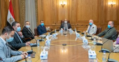 وزير الإنتاج الحربى يبحث مع وفد شركة "بابيرس" الأسترالية سبل التعاون المشترك