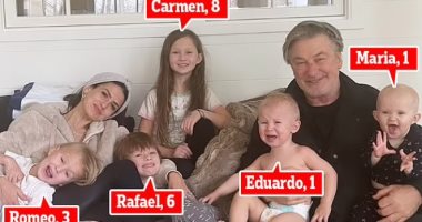 بعد 5 شهور من حادث القتل .. أليك بالدوين ينتظر ابنه السابع .. فيديو وصور 