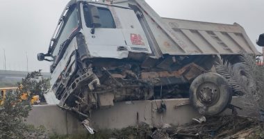 إصابة 20 شخصا فى حادث تصادم 10 سيارات على صحراوى الإسكندرية.. صور