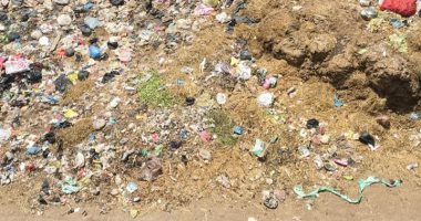 أهالى قرية أبستو بالمنصورة يطالبون برفع القمامة..ومحافظ الدقهلية يستجيب