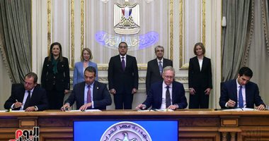 رئيس الوزراء يشهد توقيع اتفاق تعاون فى الطاقة المتجددة والهيدروجين الأخضر