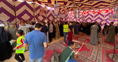 اللحمة بـ95 جنيها.. إقبال كبير على معارض السلع المخفضة بالأقصر.. لايف