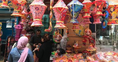 رمضان فى مصر حاجة تانية.. قبطى يبيع زينة وفوانيس رمضان فى الغربية.. لايف