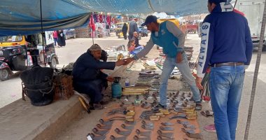 سوق الخميس لكل الأصناف.. مناجل وفؤوس وكواريك أدوات زمان رجعت تانى بكفر الشيخ.. لايف