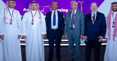شاهد.. جمال علام والعطار يعرضان شكوى مصر على رئيس الكاف فى الدوحة