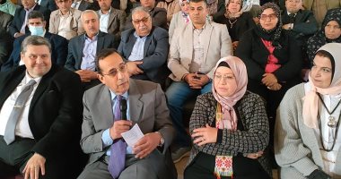 محافظ شمال سيناء يكرم رواد التعليم بالمدارس ضمن فعاليات الملتقى التعليمى الأول