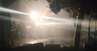 حريق سيارتى نقل بجوار مقهى فى الغربية والسيطرة على النيران "فيديو"
