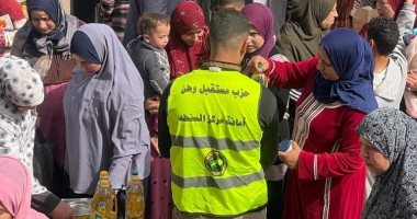 "مستقبل وطن" يكثف نشاطه فى توزيع المواد الغذائية على الأسر أكثر احتياجا بالمحافظات