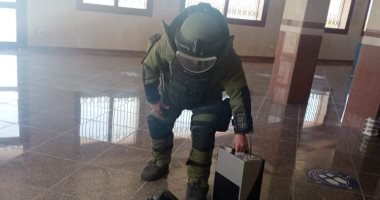 مطار مرسى مطروح يجرى تجربة طوارئ لسيناريو وجود حقيبة مشتبه فيها.. صور