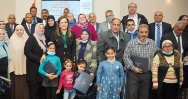 هالة السعيد تكرم الأب المثالى والأم المثالية بوزارة التخطيط 