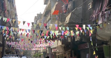 أجواء رمضانية مبهجة بالأقصر.. الزينة أمام المنازل وإقبال على شراء الفوانيس.. فيديو