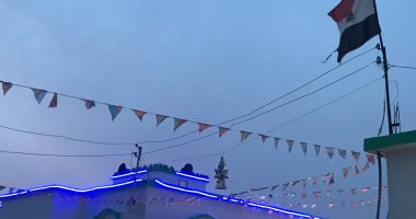 متطوعون شباب يوزعون هدايا وفوانيس على أهالى قرى شمال سيناء بمناسبة شهر رمضان