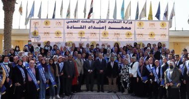 وزير التعليم العالى يستعرض تقريرًا حول أنشطة معهد إعداد القادة