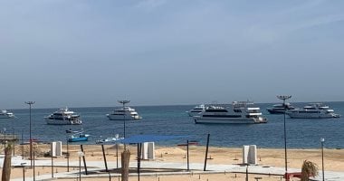 طقس ربيعى بالغردقة واعتدال فى درجات الحرارة وهدوء بحالة البحر.. لايف