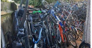 بريطانى يخفى أكثر من 500 دراجة مسروقة فى فناء منزله الخلفى جمعها بـ5 سنوات