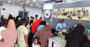 حياة كريمة.. قافلة طبية للكشف على المواطنين مجانا فى الرديسية بأسوان.. صور