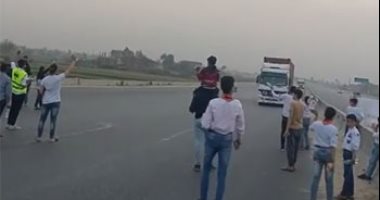 وجبة وعصير.. المنافية بيفطّروا الصائمين على الطريق الإقليمى أول يوم رمضان