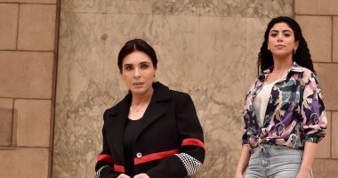 ضحك وجد ولعب.. دينا وكارولين عزمى فى كواليس تصوير مسلسل ملف سرى "صور"